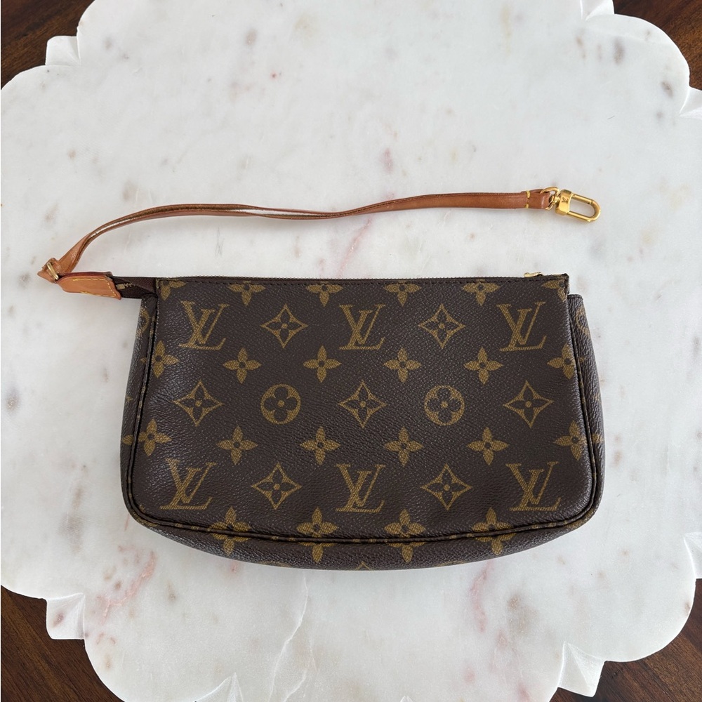 Authentic Louis Vuitton Pochette Accessories.  **please read description***